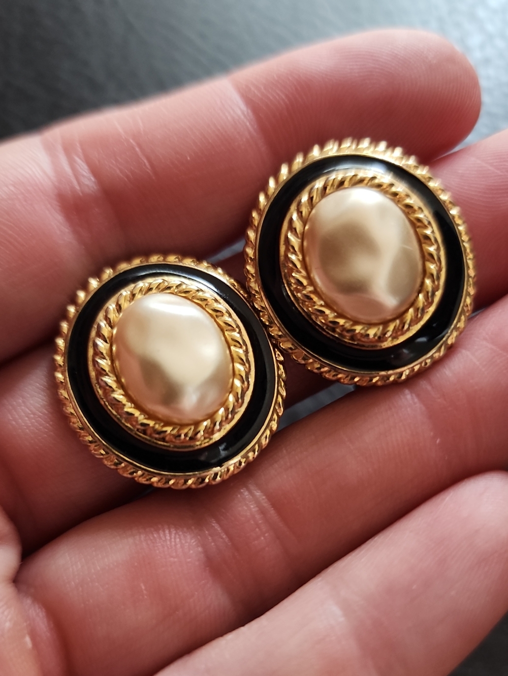 VTG Carolee Classic Gold-Tone Pearl & Black Button Clip Earrings